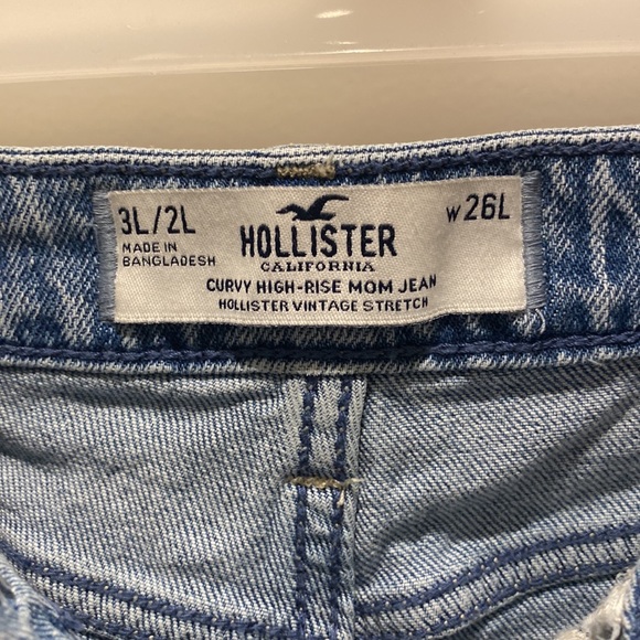 Hollister curvy high rise mom jean acid wash - Picture 5 of 6